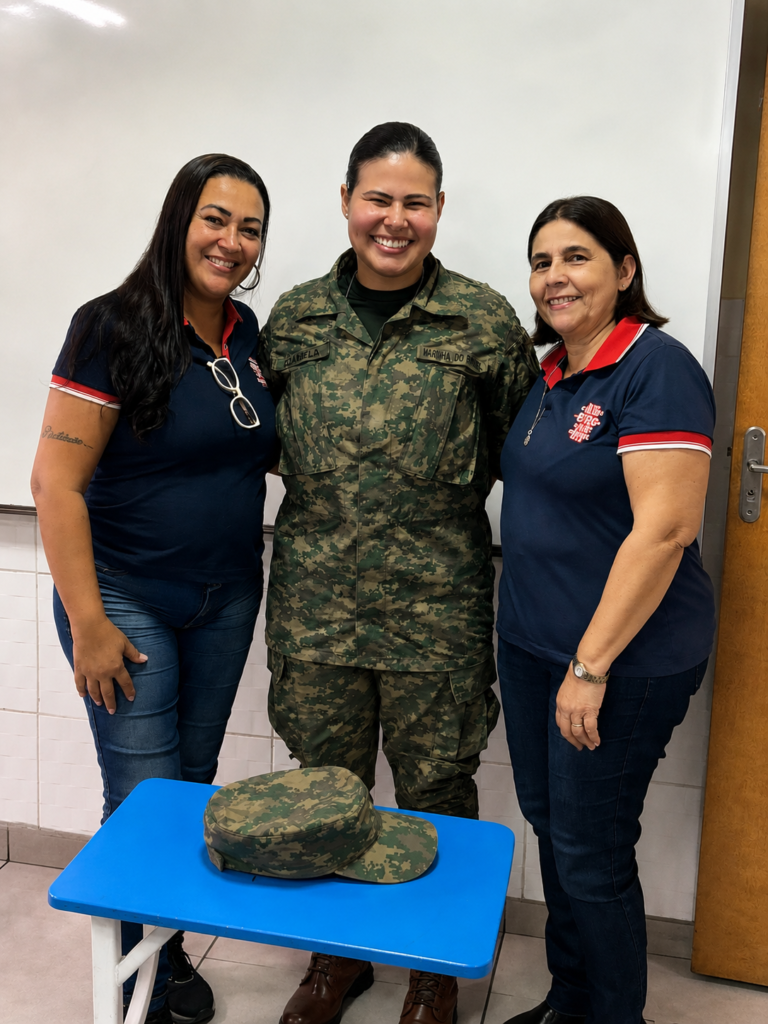 Ex-aluna do Colégio Penha Gabriel compartilha experiências sobre disciplina, dedicação e carreira militar com estudantes