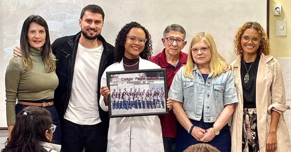 Dra. Patrícia, ex-aluna do Colégio Penha Gabriel e formada em Medicina pela UFRJ, durante participação no Projeto Profissões e Seus Caminhos.